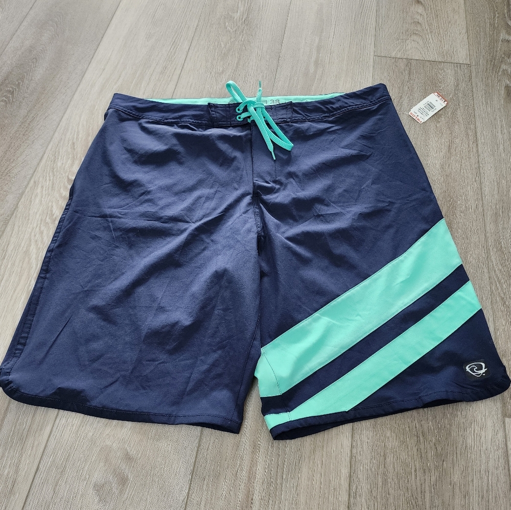 NWT Men's shorts Size 38